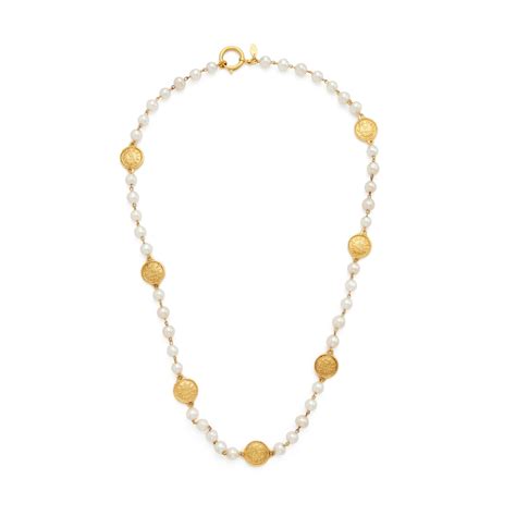 chanel 31 rue cambon Medallion Imitation Pearl Necklace 